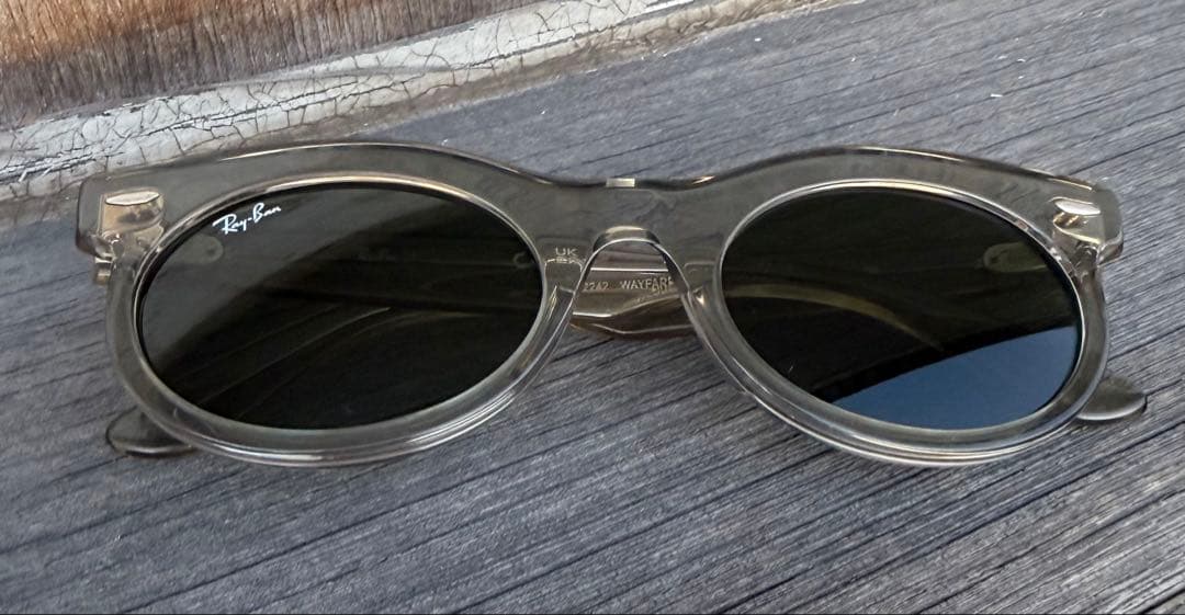 レイバンのサングラス　RB2242 wayfarer oval 1383/31