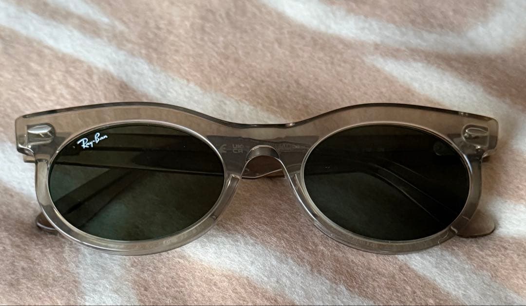 レイバンのサングラス　RB2242 wayfarer oval 1383/31