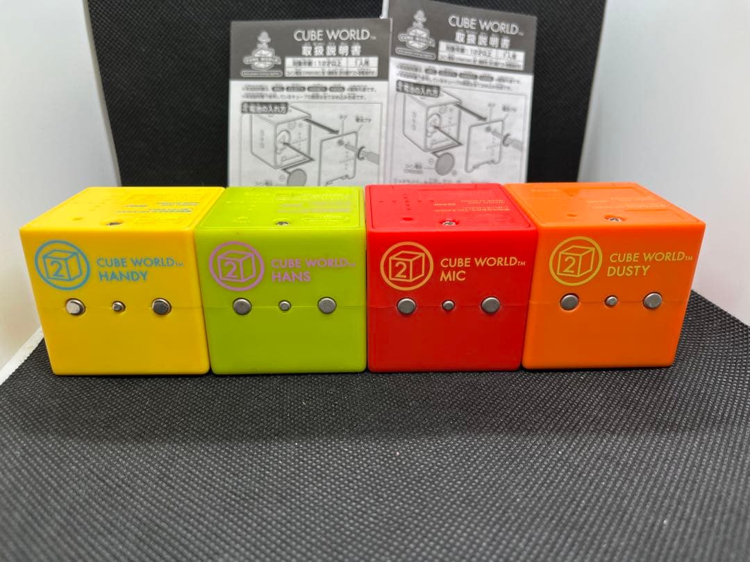 CUBE WORLD キューブワールド　バンダイ　たまごっち