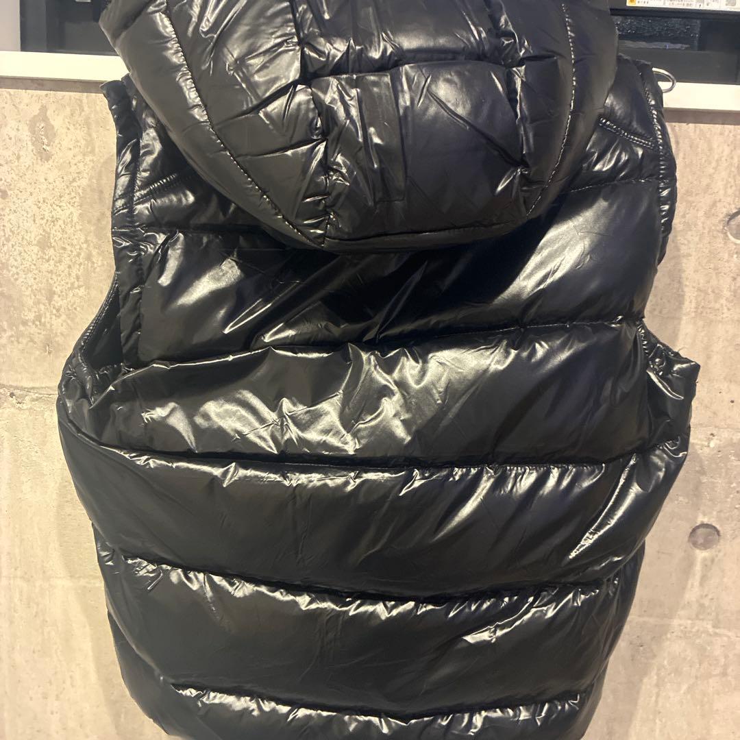 モンクレール　MONCLER 黒 ダウンベスト