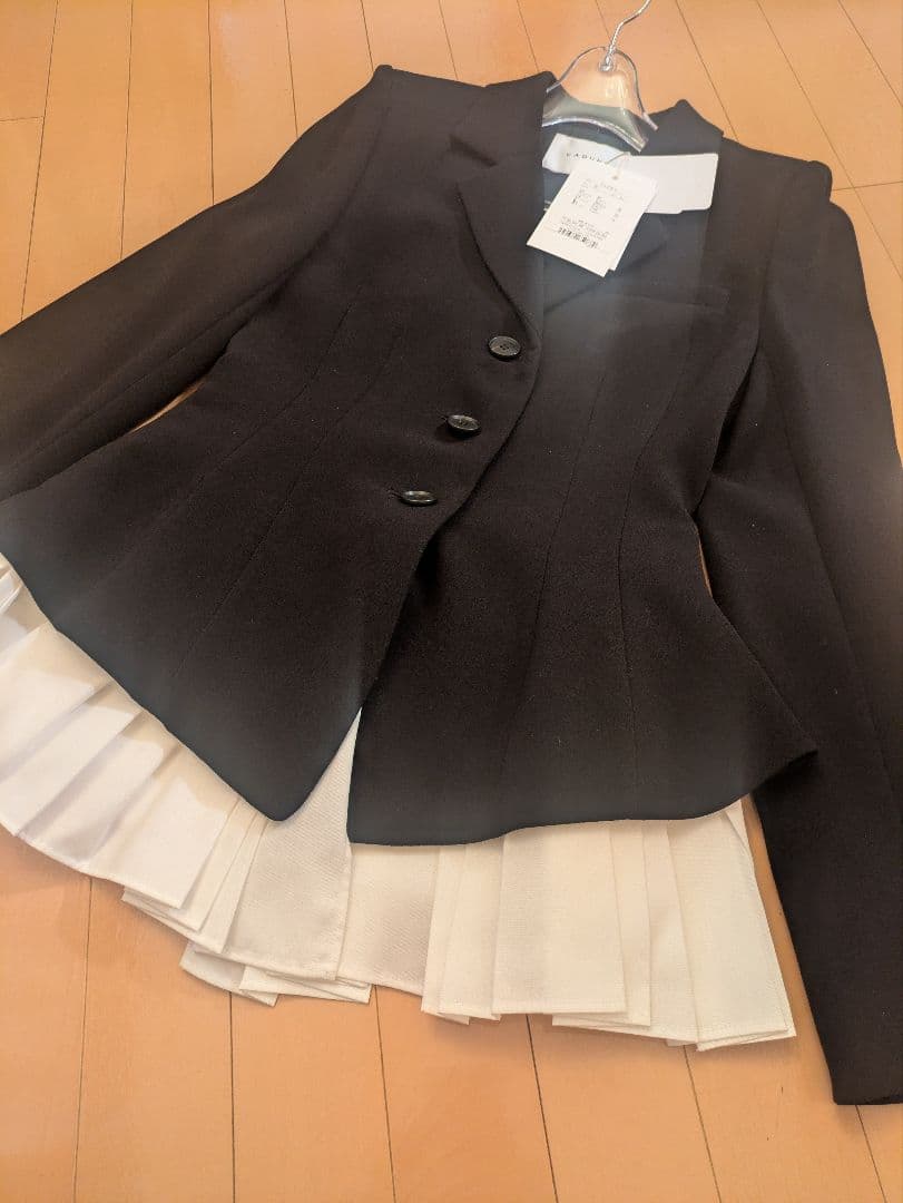 週末価格✨新品タグ付✨️CADUNE 神崎恵コラボ ペプラムジャケット S 36