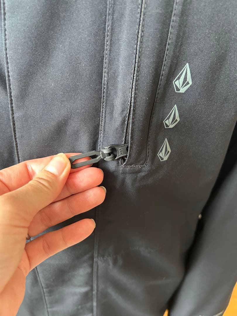 ヒカリ　ボルコム(VOLCOM)ゴアテックス(GORE-TEX)