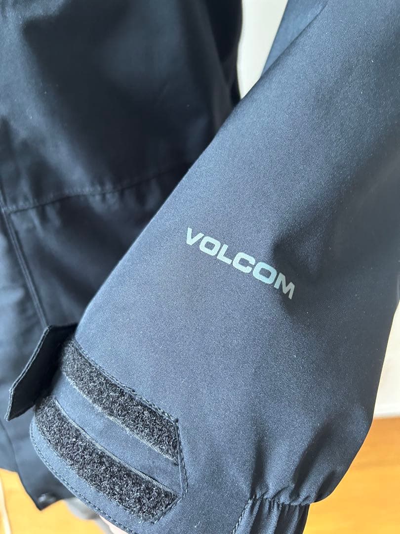 ヒカリ　ボルコム(VOLCOM)ゴアテックス(GORE-TEX)