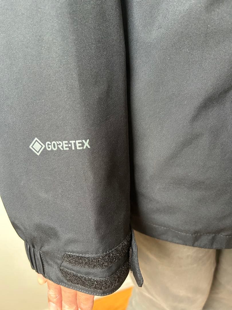 ヒカリ　ボルコム(VOLCOM)ゴアテックス(GORE-TEX)