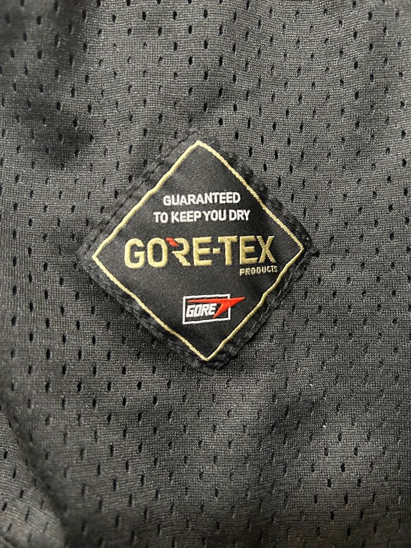 ヒカリ　ボルコム(VOLCOM)ゴアテックス(GORE-TEX)