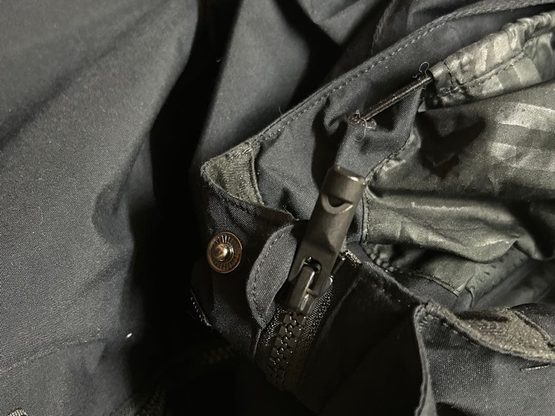 ヒカリ　ボルコム(VOLCOM)ゴアテックス(GORE-TEX)