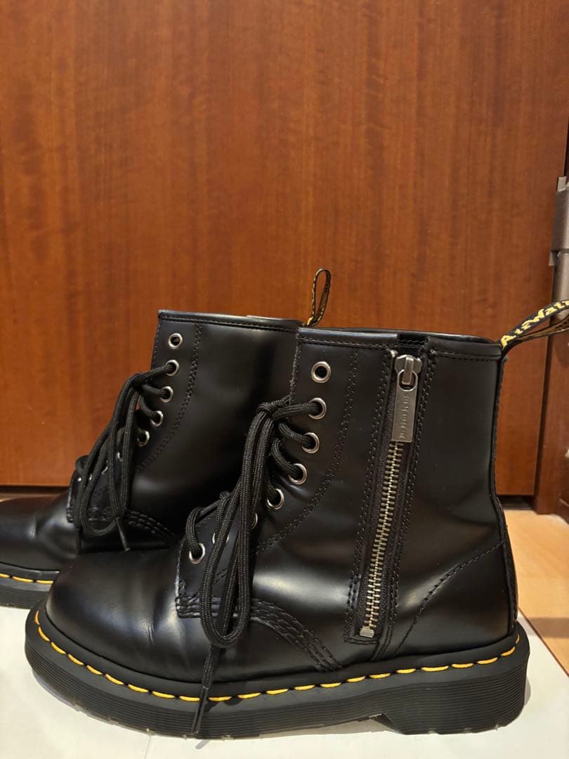 Dr. Martens ブラックレザーブーツ