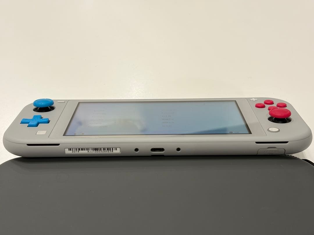 Nintendo Switch Lite ザシアン　ザマゼンタ　モデル