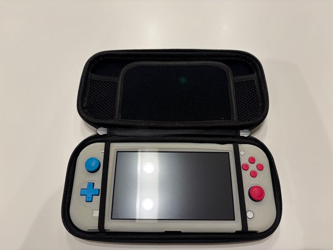 Nintendo Switch Lite ザシアン　ザマゼンタ　モデル