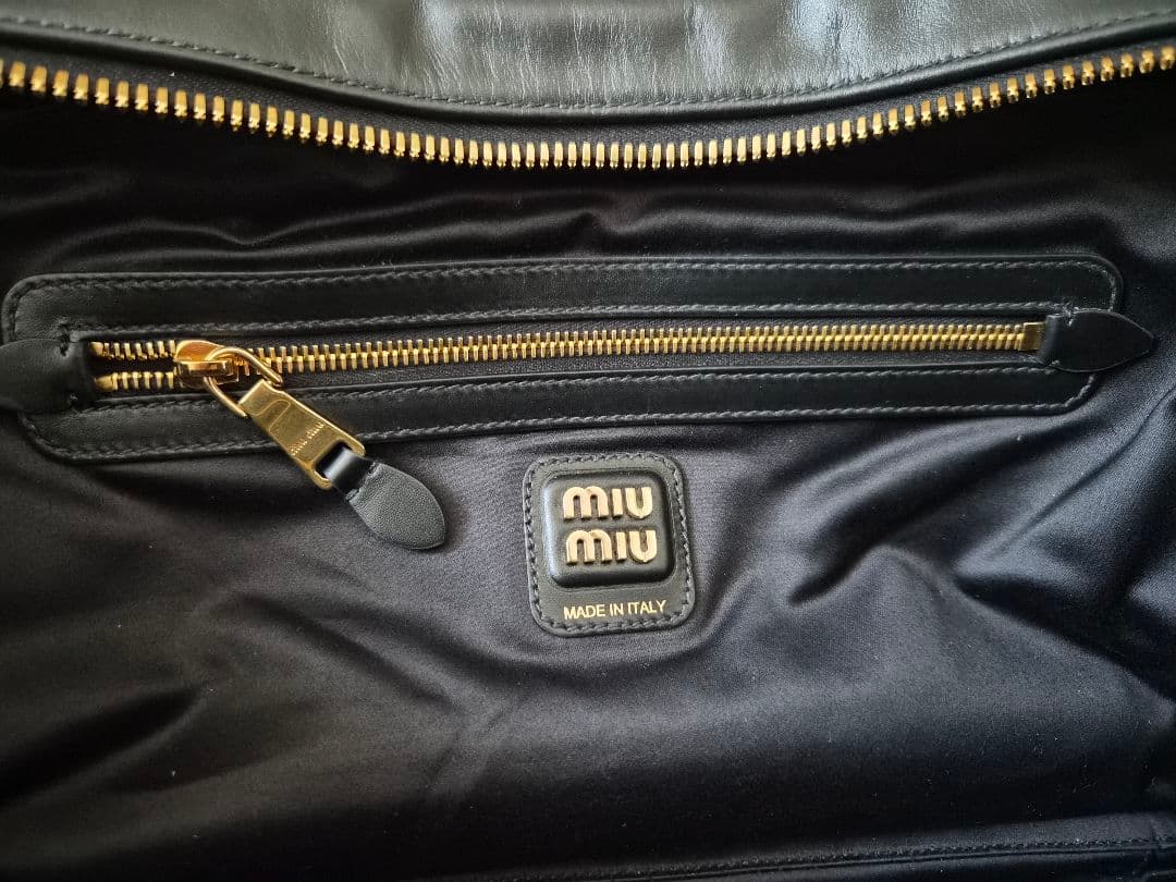 1月19日まで限定値下げ【美品】miu miu レザーボーバック ラージ