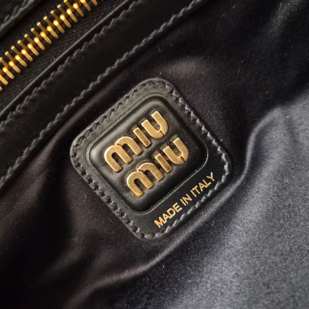 1月19日まで限定値下げ【美品】miu miu レザーボーバック ラージ