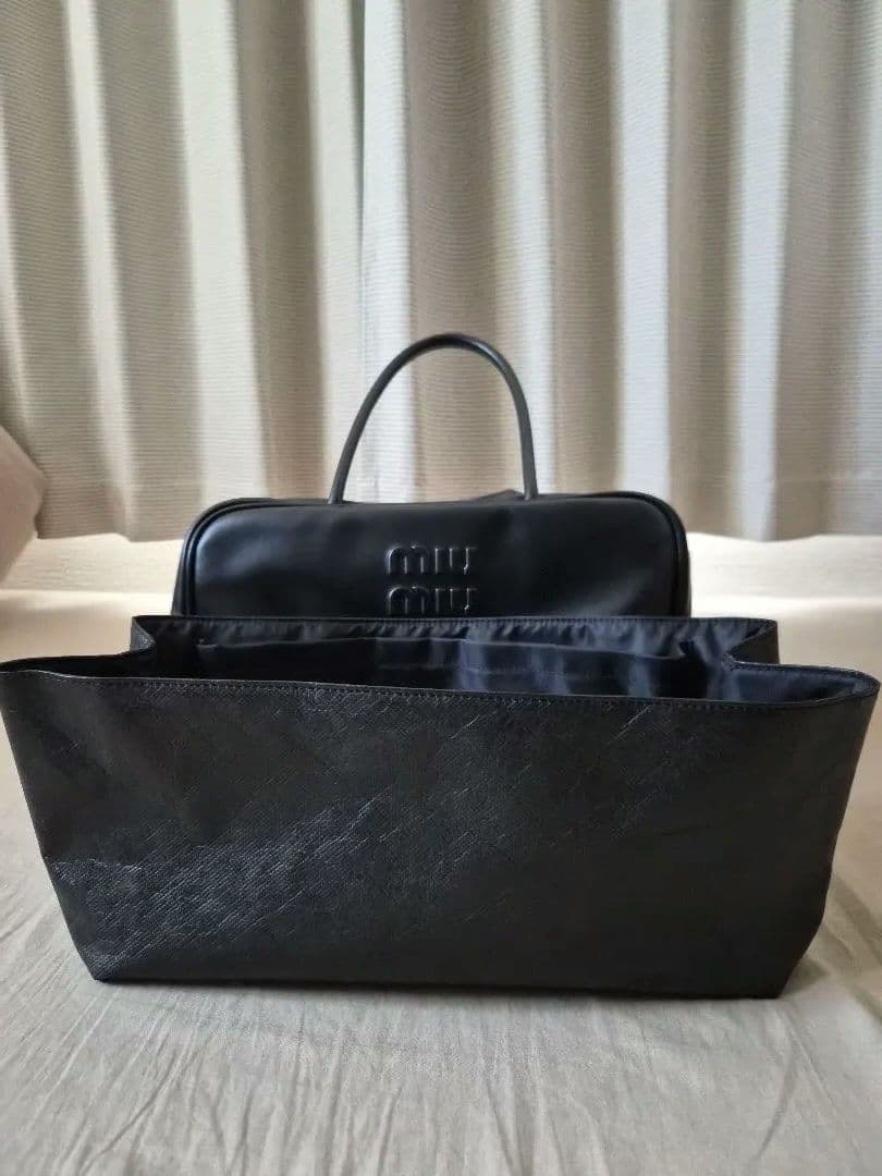 1月19日まで限定値下げ【美品】miu miu レザーボーバック ラージ