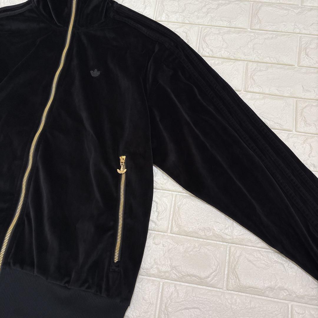 adidas 黒 × 金 ベロアジャケット ハイネック ベルベット ジャージ