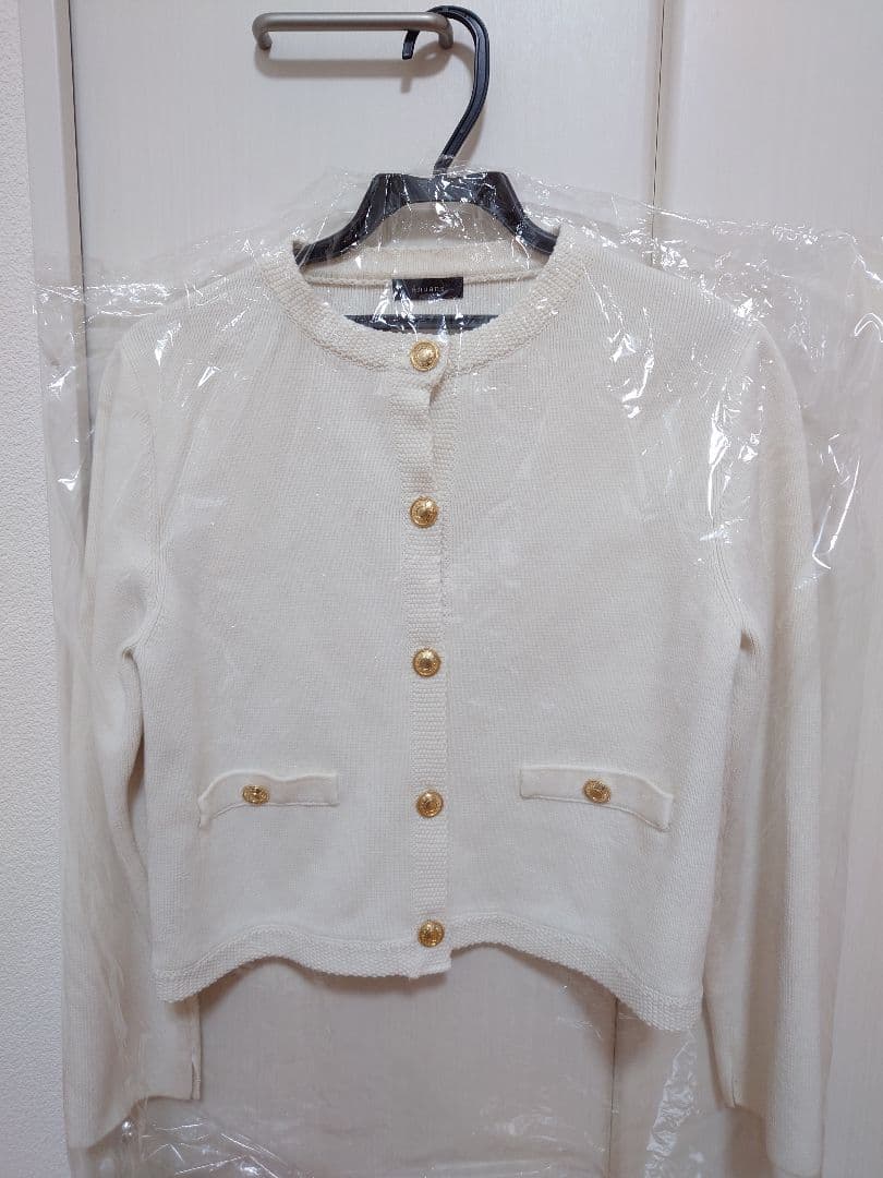 【クリーニング済】オリジナルボタンノーカラーニットジャケット　anuans