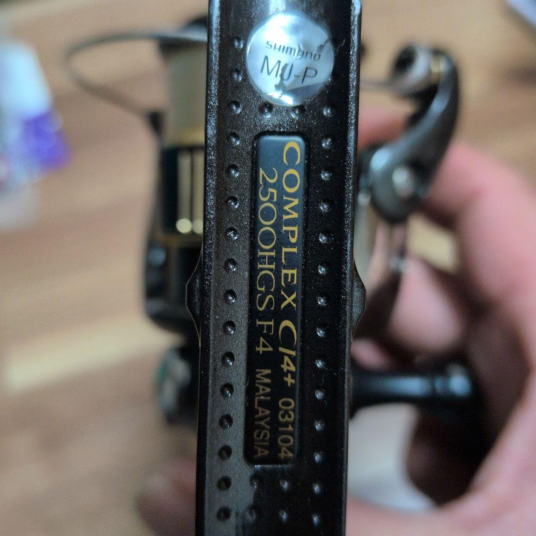 2500HGS F4 スピニングリール