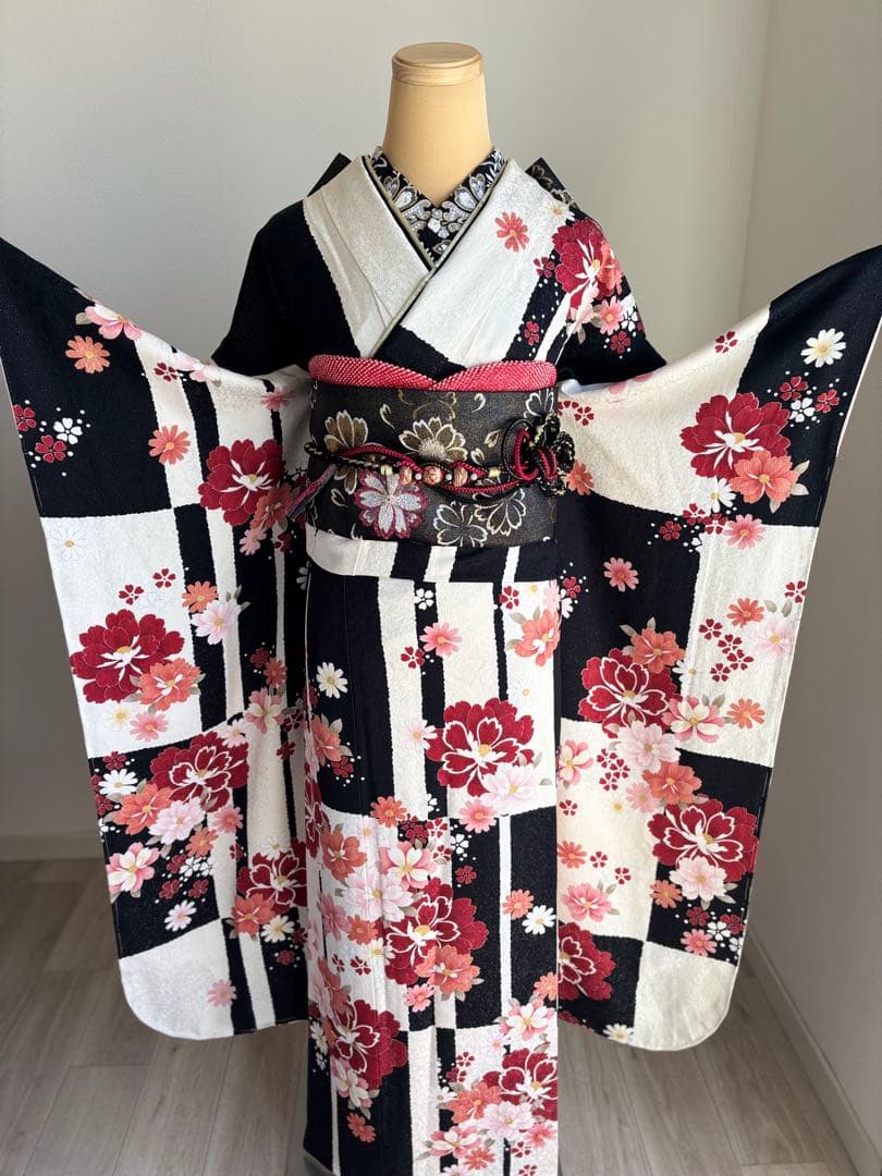専用です！❤️お洒落で可愛い振袖フルセット（７点）正絹振袖　袋帯　成人式　白黒地