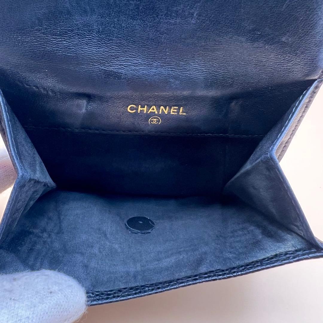 セール【美品】シャネル　CHANEL キャビアスキン　ブラックレザー２つ折り財布