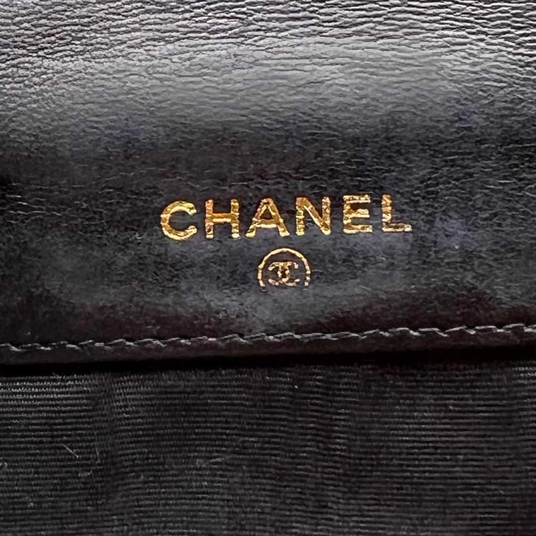 セール【美品】シャネル　CHANEL キャビアスキン　ブラックレザー２つ折り財布