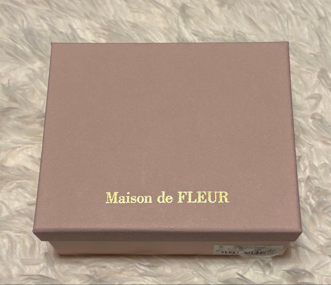 【新品•未使用】Maison de FLEUR ベルトリボンミニウォレット