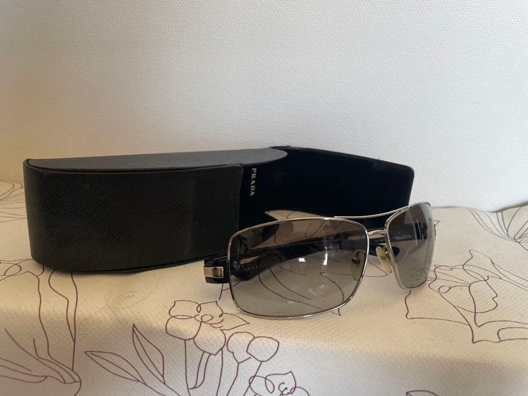 PRADA サングラス