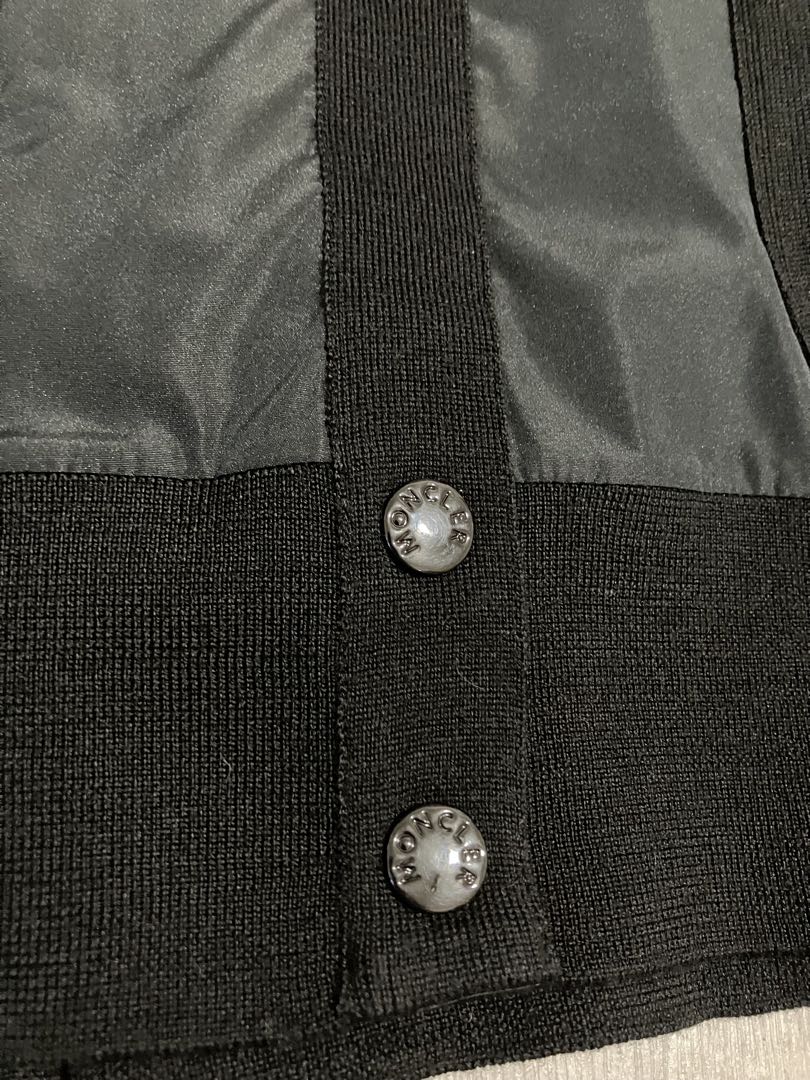 新品タグ付き　Moncler モンクレール　Vネックカーディガン