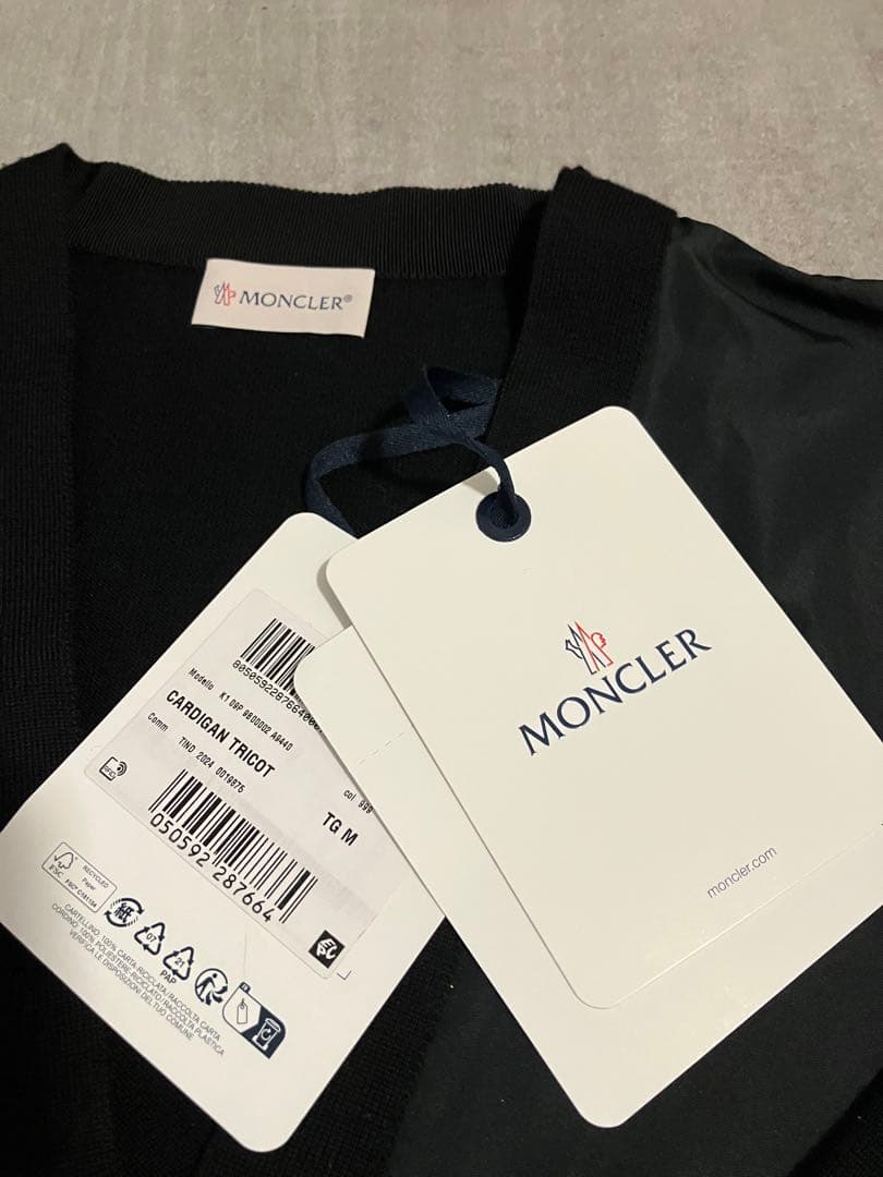 新品タグ付き　Moncler モンクレール　Vネックカーディガン