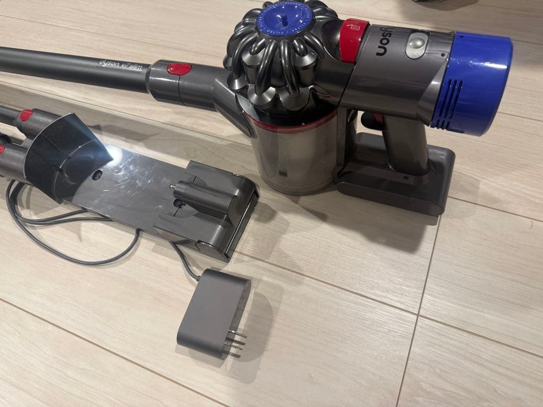 dyson V7 slim 本体 充電器　バッテリー交換済み