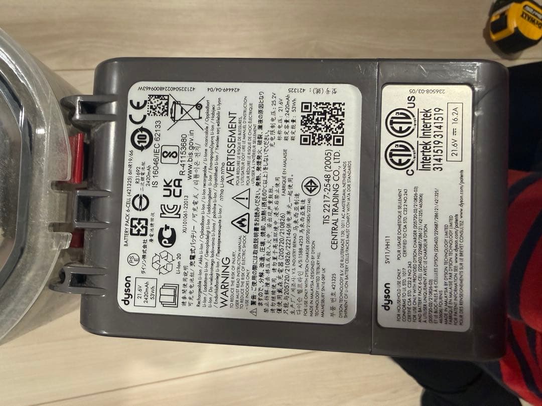dyson V7 slim 本体 充電器　バッテリー交換済み
