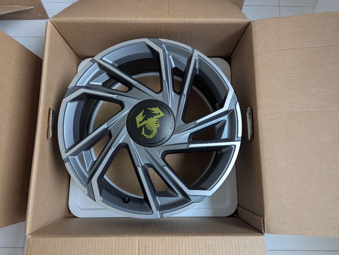 アバルト500e純正ホイール