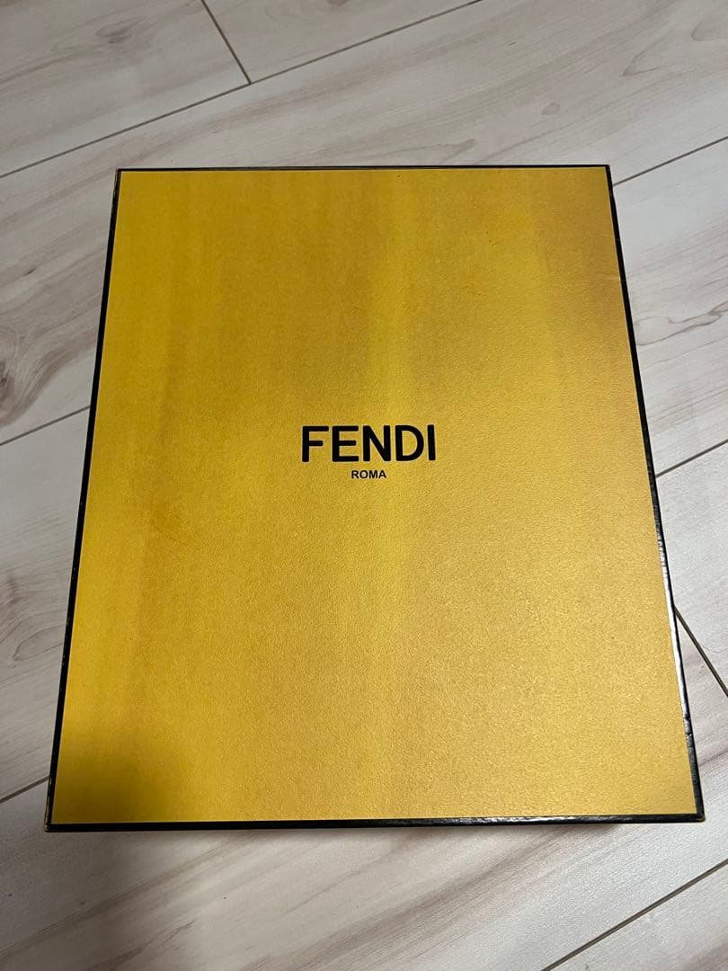 Fendi シルバーロゴネックレス
