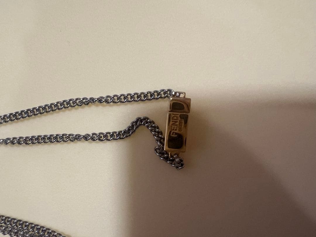Fendi シルバーロゴネックレス