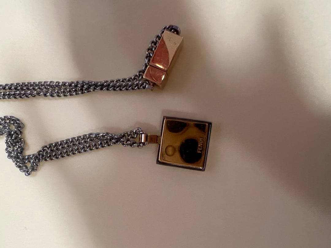 Fendi シルバーロゴネックレス