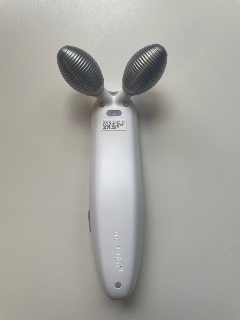メディキューブ AGE-R DERMA EMS SHOT スタンド付き