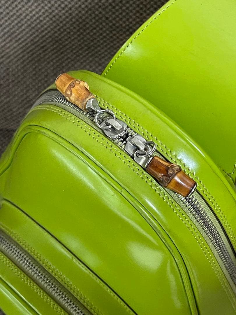 【希少】GUCCI バンブー エナメル ボディーバッグ ロゴ型押し 緑OLD