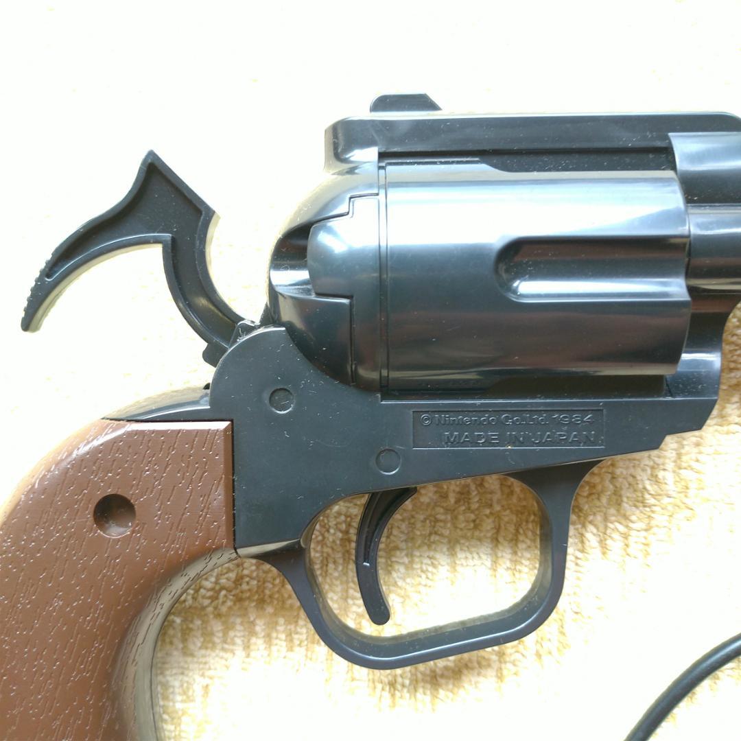 任天堂　ファミコン光線銃ガン　ホーガンズアレイ　ダックハント　ソフト付き