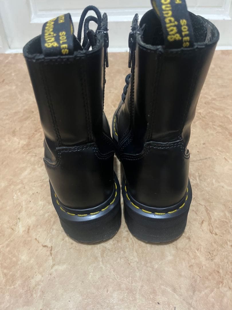 Dr.Martens JADON 8ホール UK4