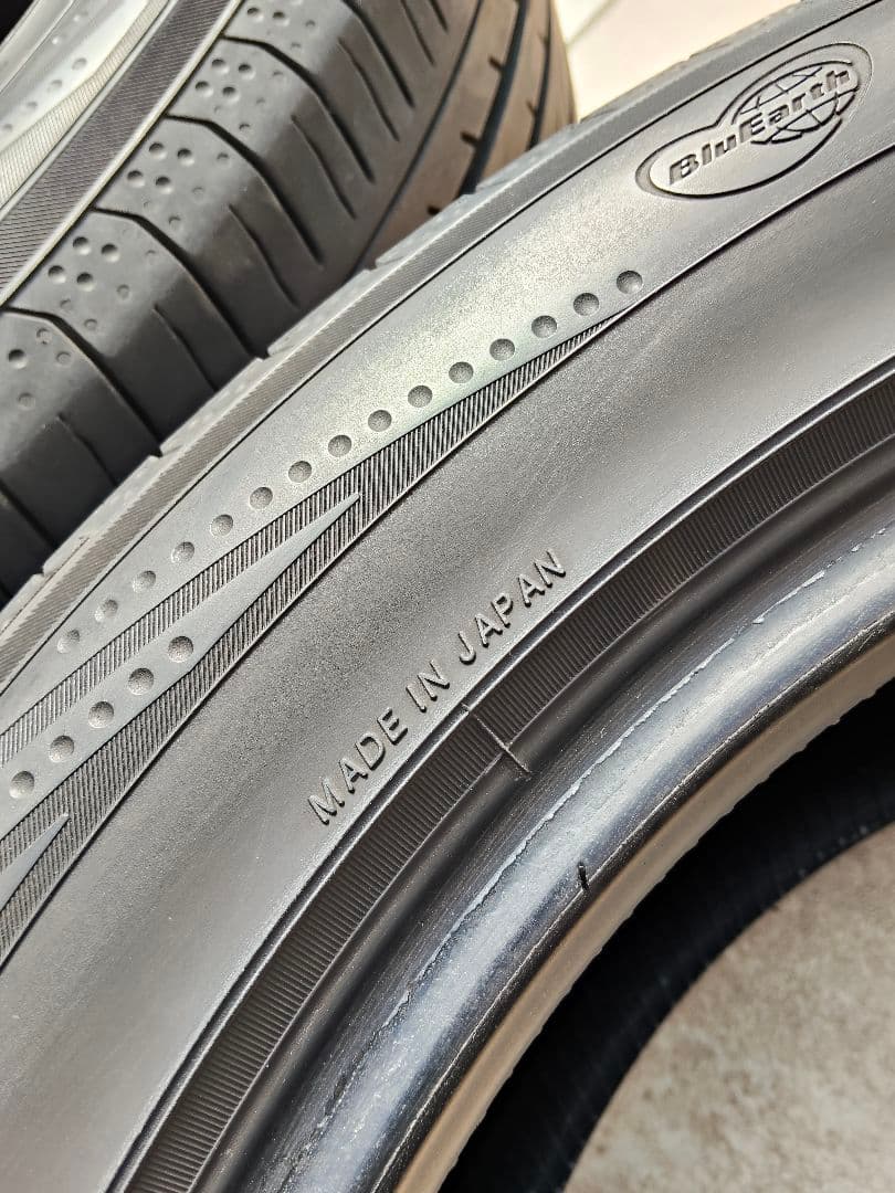 ② ヨコハマ BluEarth RV-02 ブルーアース 235/55R18