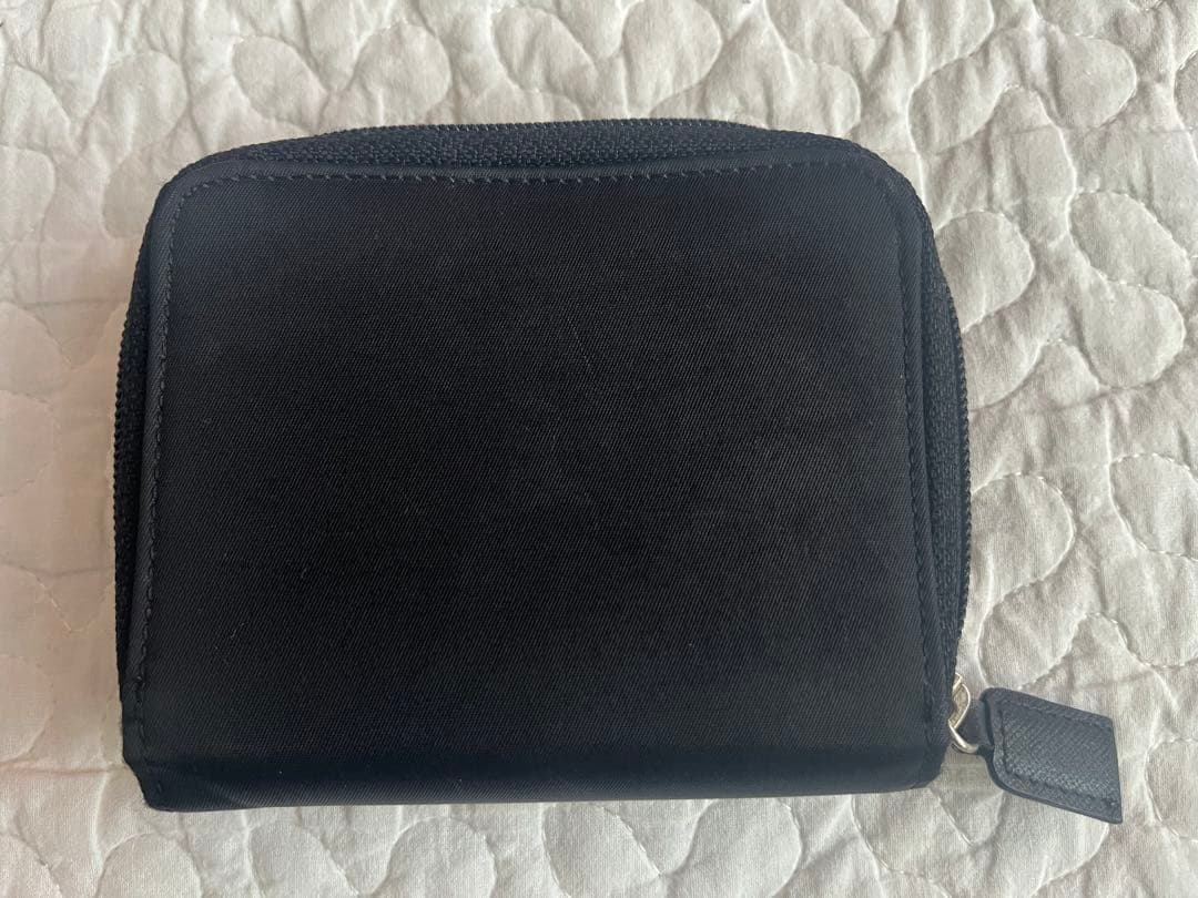 PRADA 二つ折り財布　ナイロン　黒
