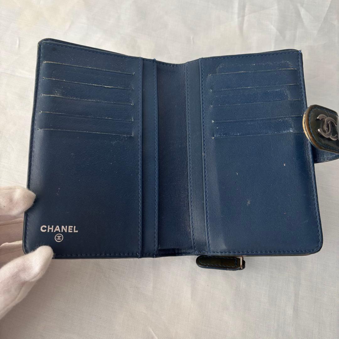 認証カード】CHANEL カメリア　折り財布 グリーン系 パテント　イタリア製