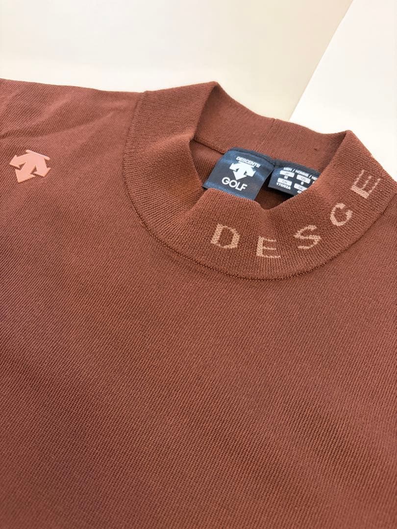 [デコピン]DESCENTE GOLF ブラウンハイネックシャツ