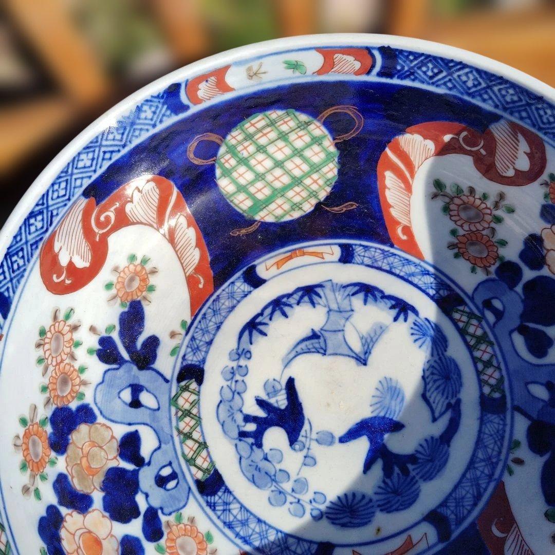 古伊万里色絵深鉢。陶器の花柄と鳥模様のボウル