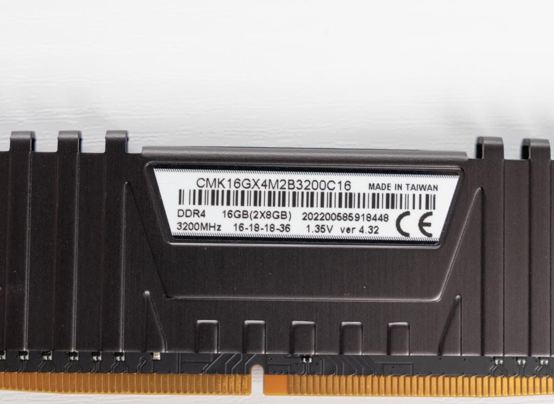 メモリー Corsair Vengeance LPX DDR4 16GB (2x8GB)