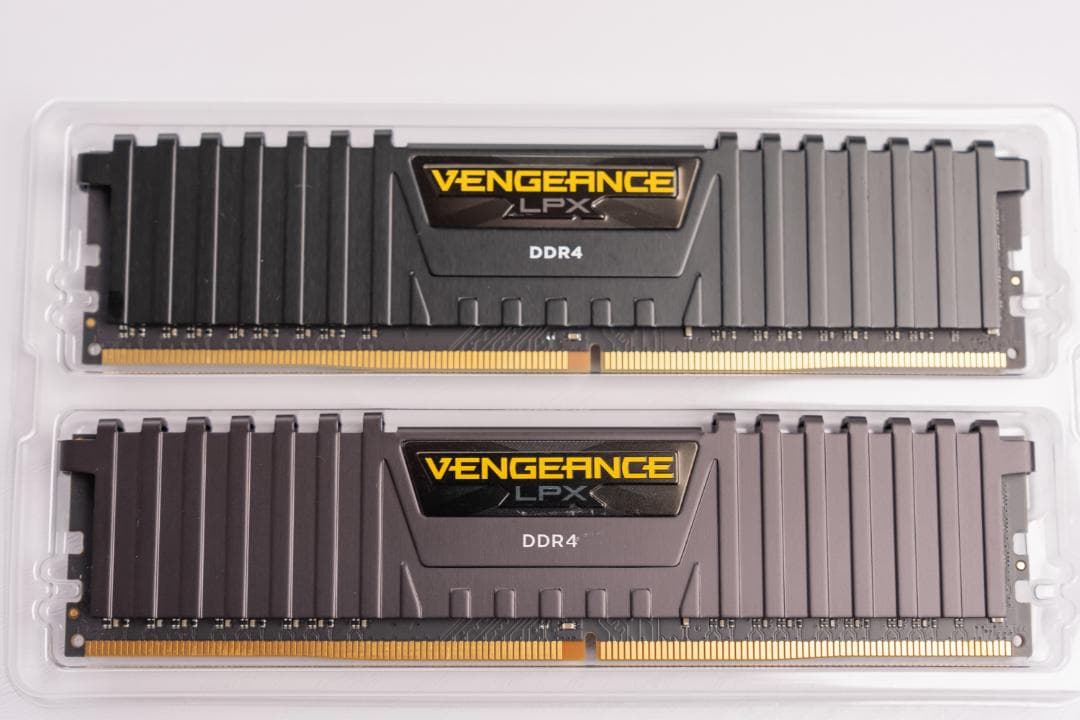 メモリー Corsair Vengeance LPX DDR4 16GB (2x8GB)