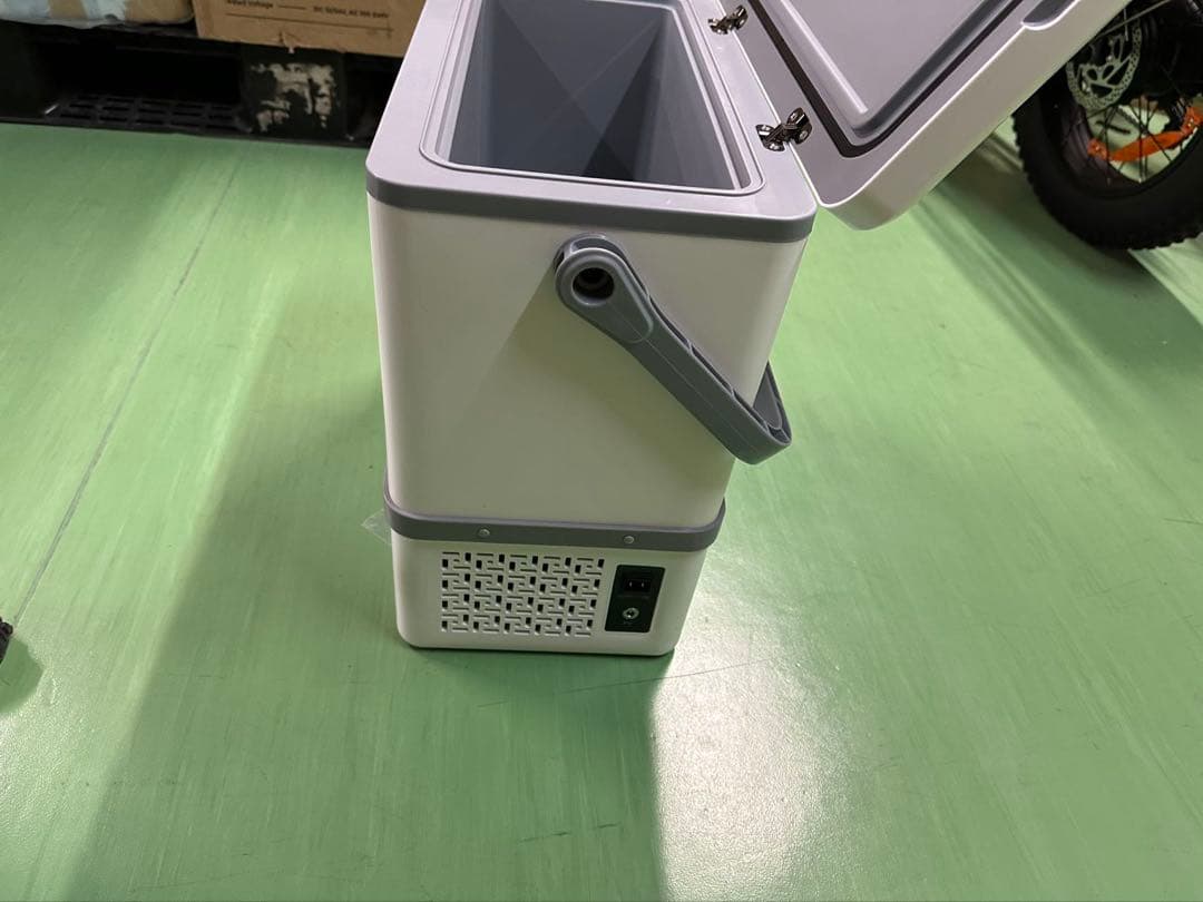 車載冷蔵庫12L -16℃～20℃ 12V/24V車に対応 AC/DC電源対応