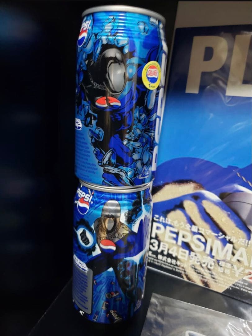 ペプシマンの缶、ステッカー、雑誌の切り抜き/バイオハザードのチラシ