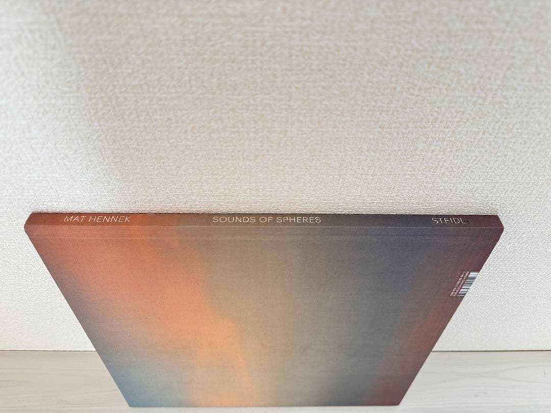 展示品✴︎Mat Hennek: Sounds of Spheres✴︎写真集✴︎自然