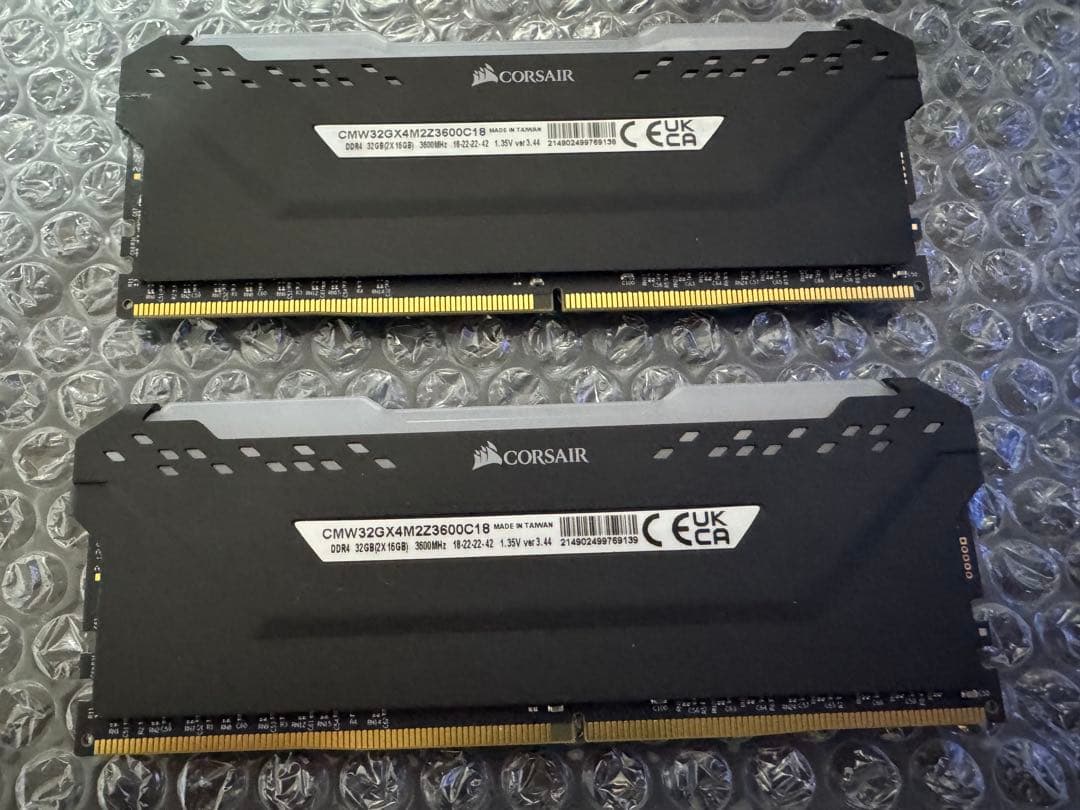 【最終値下げ】DDR4 VENGEANCE RGB PRO 16gb×2 メモリ