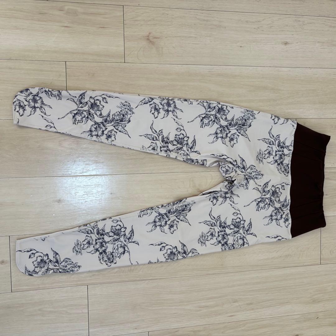SAKURA ヨガウェア 上下セット 花柄 定価22600円 美品