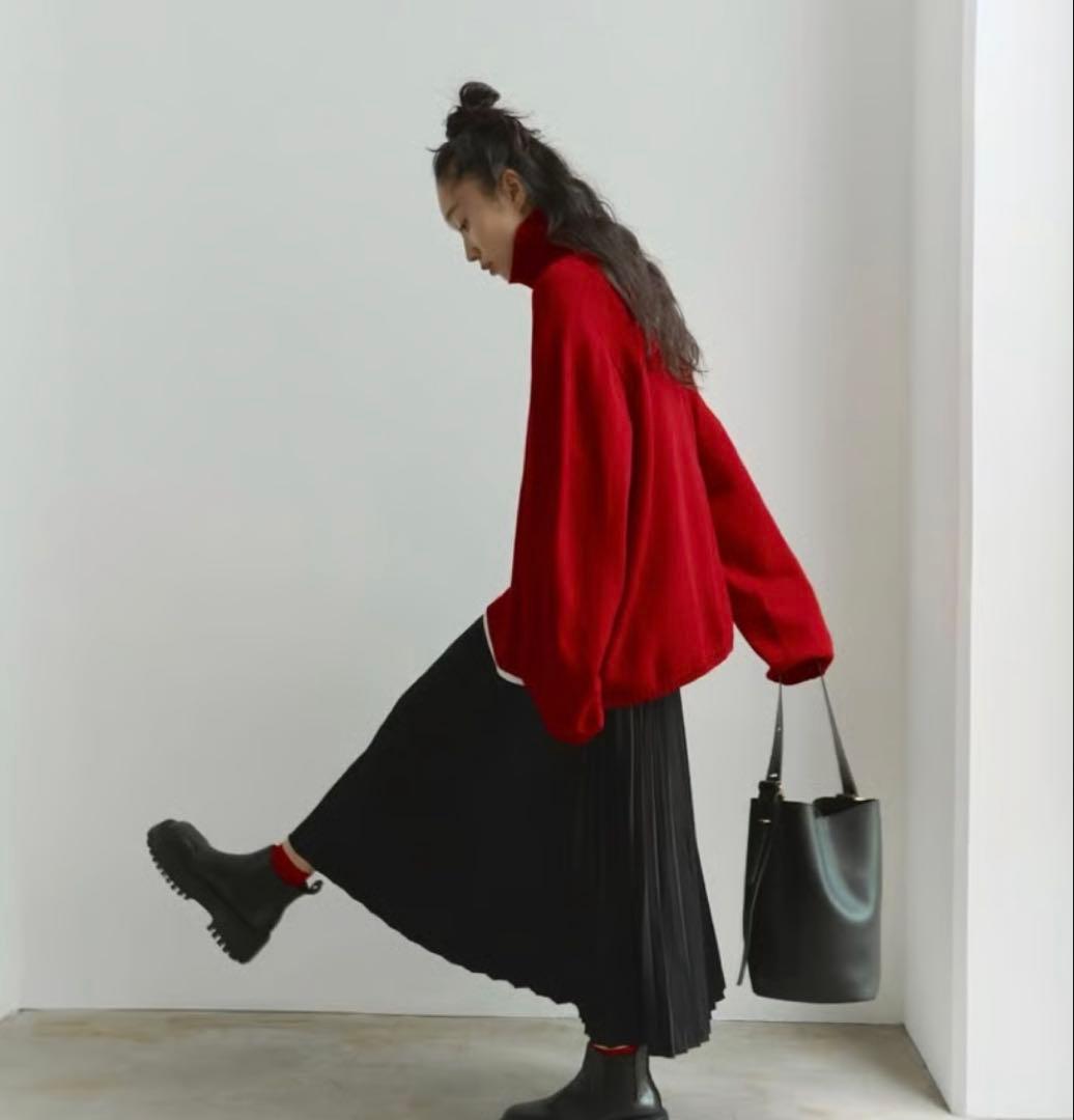 sui　ファシル　黒 プリーツロングスカート