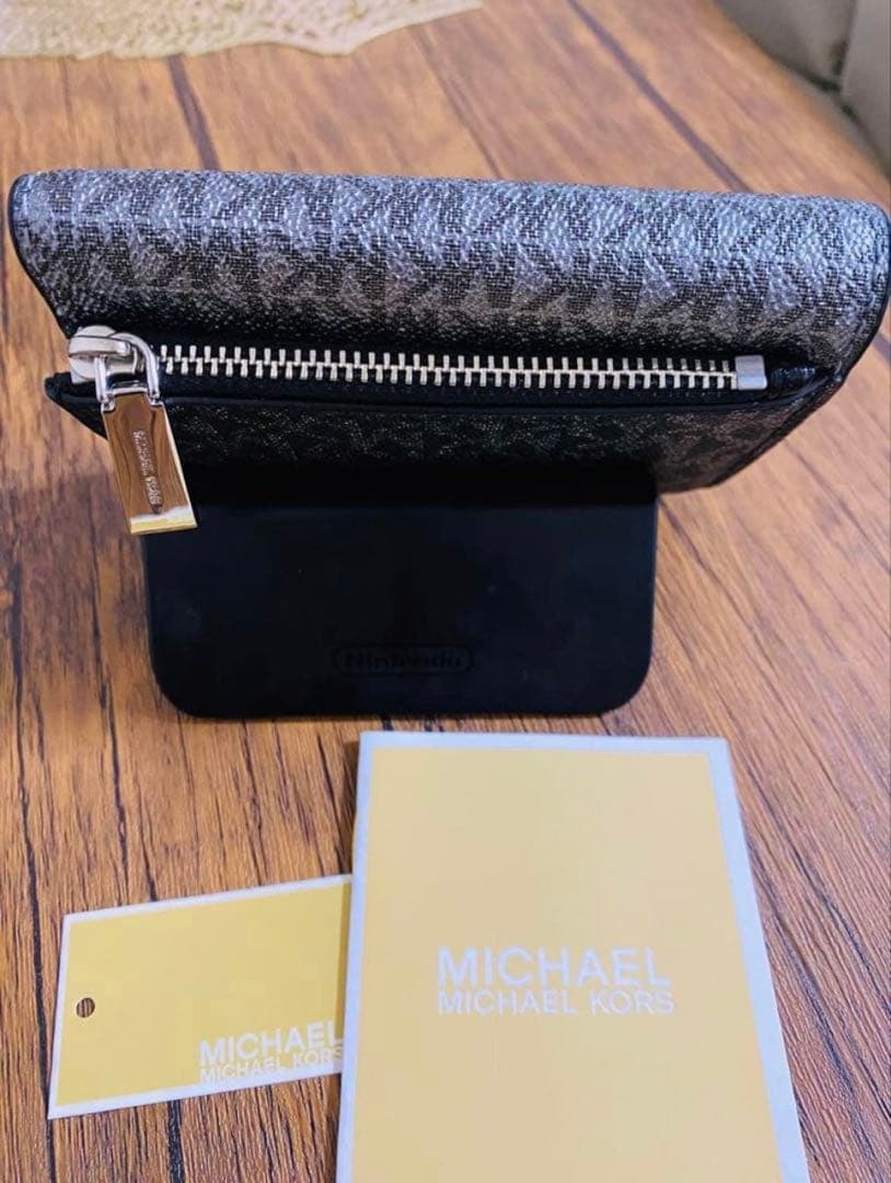 セール❗️MICHAEL KORS 二つ折り財布 グレー/ブラック
